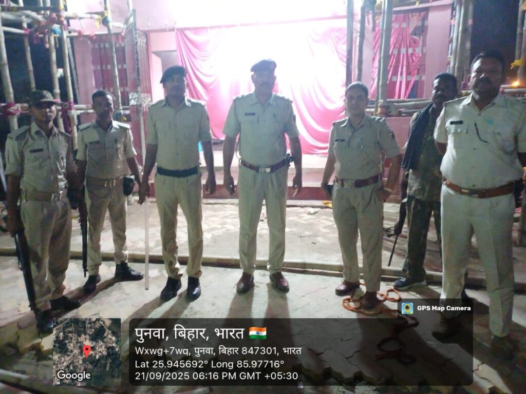 दुर्गा पूजा में शांति व्यवस्था को लेकर हथौड़ी पुलिस का फ्लैग मार्च, चप्पे-चप्पे पर रहेगी नजर