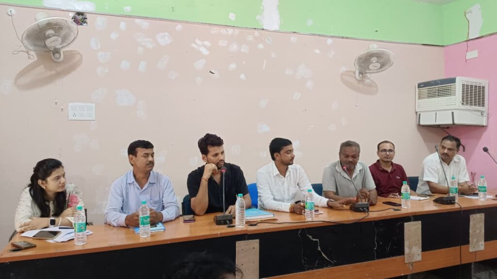 शिवाजीनगर बीस सूत्री बैठक में हंगामा: स्वास्थ्य, सड़क और मनरेगा में भ्रष्टाचार के मुद्दे छाए रहे शिवाजीनगर बीस सूत्री बैठक में हंगामा: स्वास्थ्य, सड़क और मनरेगा में भ्रष्टाचार के मुद्दे छाए रहे