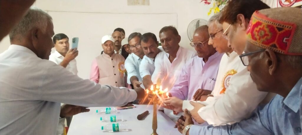 49 वर्षों का इंतजार खत्म: शिवाजीनगर RKMGG कॉलेज में पहली बार मना स्थापना दिवस, सेवानिवृत्त कर्मियों एवं विधवाओं के लिए ऐतिहासिक पेंशन योजना की घोषणा 49 वर्षों का इंतजार खत्म: शिवाजीनगर RKMGG कॉलेज में पहली बार मना स्थापना दिवस, सेवानिवृत्त कर्मियों एवं विधवाओं के लिए ऐतिहासिक पेंशन योजना की घोषणा