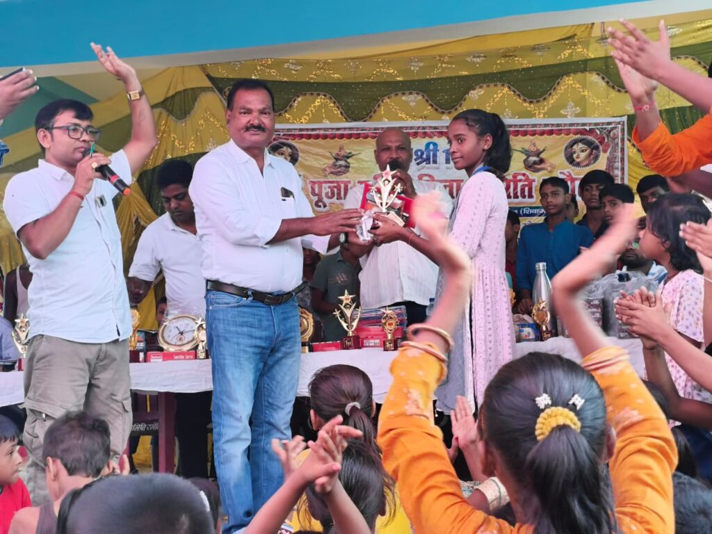 रमौल में दुर्गा पूजा की धूम, रंगारंग प्रतियोगिताओं में बच्चों और युवाओं ने दिखाया दम रमौल में दुर्गा पूजा की धूम, रंगारंग प्रतियोगिताओं में बच्चों और युवाओं ने दिखाया दम