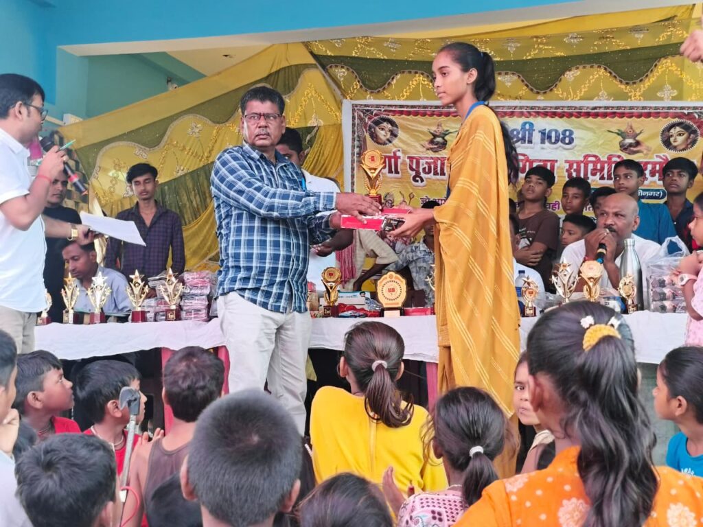 रमौल में दुर्गा पूजा की धूम, रंगारंग प्रतियोगिताओं में बच्चों और युवाओं ने दिखाया दम