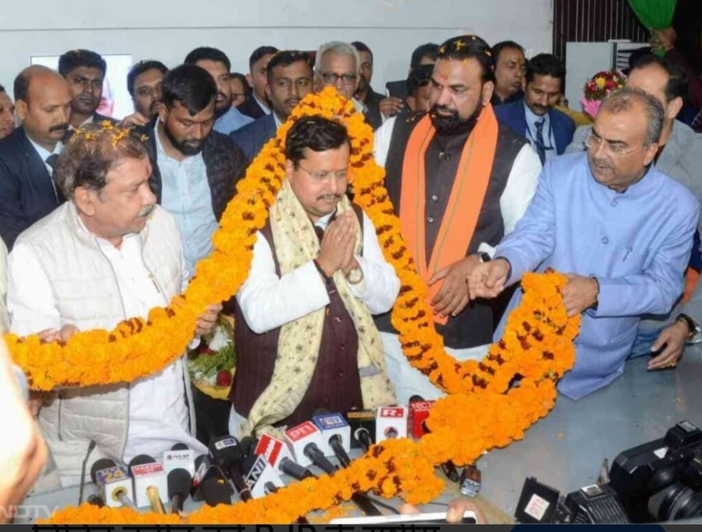 बड़ी खबर: नितिन नवीन बने भाजपा के राष्ट्रीय कार्यकारी अध्यक्ष; शिवाजीनगर में खुशी की लहर, कार्यकर्ताओं ने एक-दूसरे को दी बधाई बड़ी खबर: नितिन नवीन बने भाजपा के राष्ट्रीय कार्यकारी अध्यक्ष; शिवाजीनगर में खुशी की लहर, कार्यकर्ताओं ने एक-दूसरे को दी बधाई