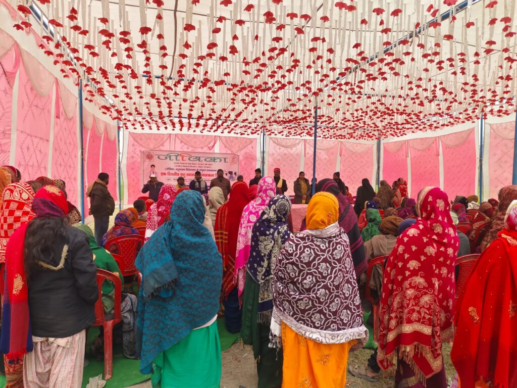 बल्लीपुर में जीविका और पशुपालन विभाग का बड़ा कदम: जागरूकता शिविर में 250 किसानों को मिली पशु स्वास्थ्य की जानकारी