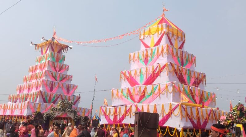 पुरन्दाही में आस्था का सैलाब: सवा लाख पार्थिव शिवलिंगों की पूजा, 20 हजार भक्तों ने किया जलाभिषेक