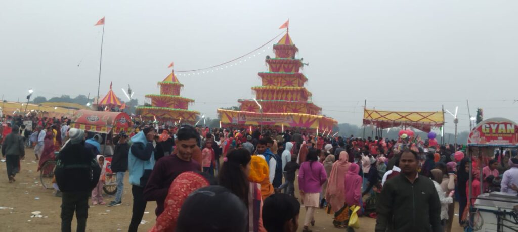 पीपरोलिया में उमड़ा आस्था का सैलाब: सवा लाख पार्थिव शिवलिंगों का निर्माण, 23 गांवों के श्रद्धालुओं ने किया जलाभिषेक पीपरोलिया में उमड़ा आस्था का सैलाब: सवा लाख पार्थिव शिवलिंगों का निर्माण, 23 गांवों के श्रद्धालुओं ने किया जलाभिषेक