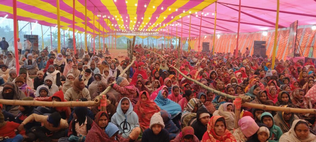 शहरू गांव में उमड़ा भक्ति का सैलाब: नंद महोत्सव और गोवर्धन लीला देख भावविभोर हुए श्रद्धालु, प्रकृति संरक्षण का दिया संदेश