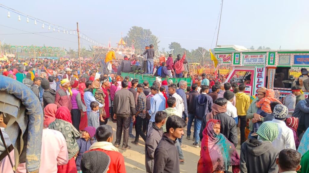 शहरू गांव में 56 गांवों की ऐतिहासिक 'सार्वजनिक बम पूजा' संपन्न, अगले साल दुबौली में मचेगी धूम शहरू गांव में 56 गांवों की ऐतिहासिक 'सार्वजनिक बम पूजा' संपन्न, अगले साल दुबौली में मचेगी धूम