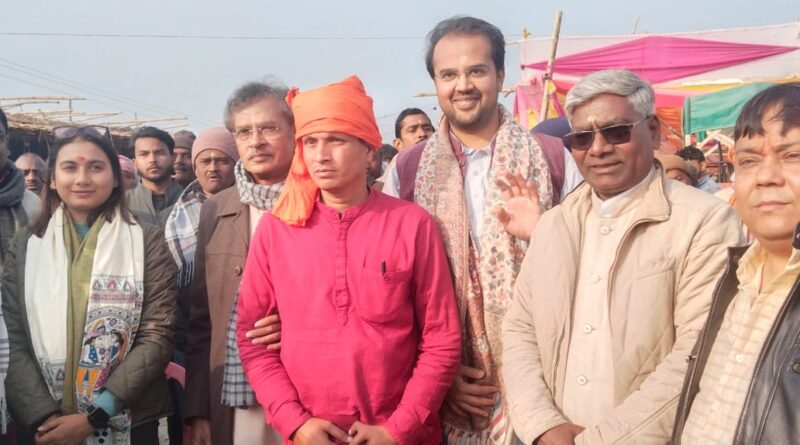 शहरू गांव में भव्य सार्वजनिक बम पूजा का आयोजन, स्थानीय मुखिया विधायक सांसद शांभवी चौधरी सहित कई जनप्रतिनिधियों ने किया आगमन