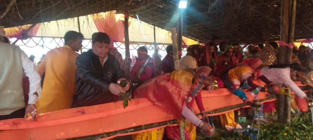 शिवाजीनगर के सहरू गांव में ऐतिहासिक सार्वजनिक बोल बम पूजा, तीन लाख से अधिक श्रद्धालुओं ने किया पार्थिव शिवलिंग पर जलाभिषेक