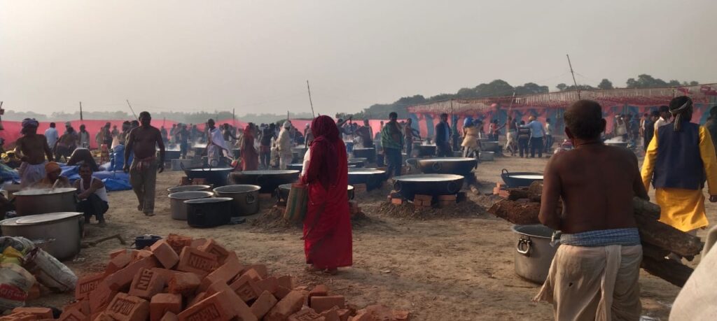 शिवाजीनगर के सहरू गांव में ऐतिहासिक सार्वजनिक बोल बम पूजा, तीन लाख से अधिक श्रद्धालुओं ने किया पार्थिव शिवलिंग पर जलाभिषेक