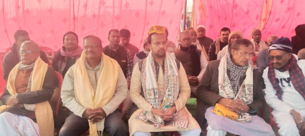 पुरन्दाही में आस्था का सैलाब: सवा लाख पार्थिव शिवलिंगों की पूजा, 20 हजार भक्तों ने किया जलाभिषेक