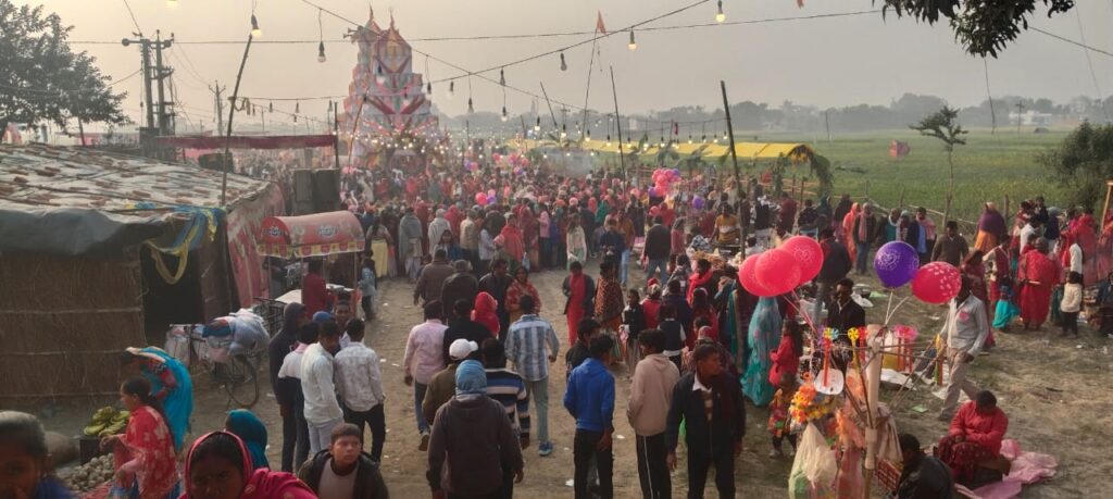 पुरन्दाही में आस्था का सैलाब: सवा लाख पार्थिव शिवलिंगों की पूजा, 20 हजार भक्तों ने किया जलाभिषेक