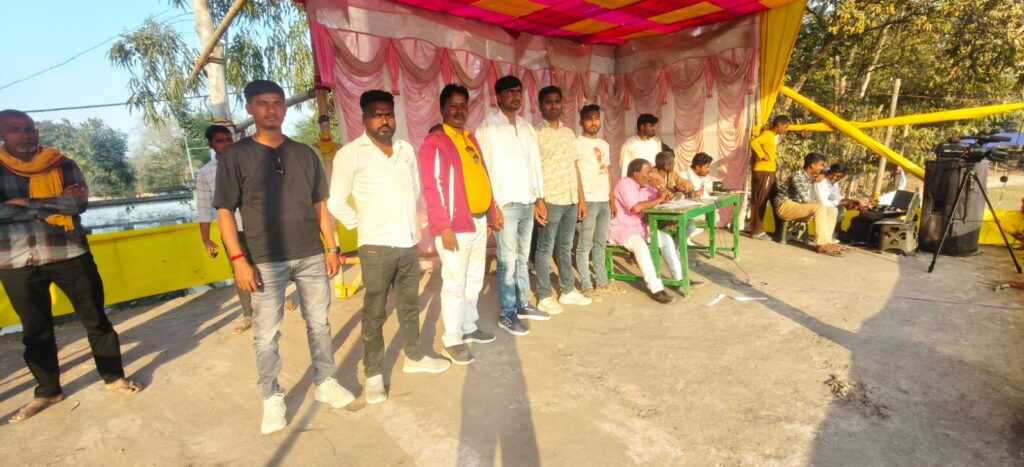 ठाठोपुर इलेवन व दरभंगा इलेवन की शानदार जीत, आशीष और गुलशन बने मैच के हीरो ठाठोपुर इलेवन व दरभंगा इलेवन की शानदार जीत, आशीष और गुलशन बने मैच के हीरो