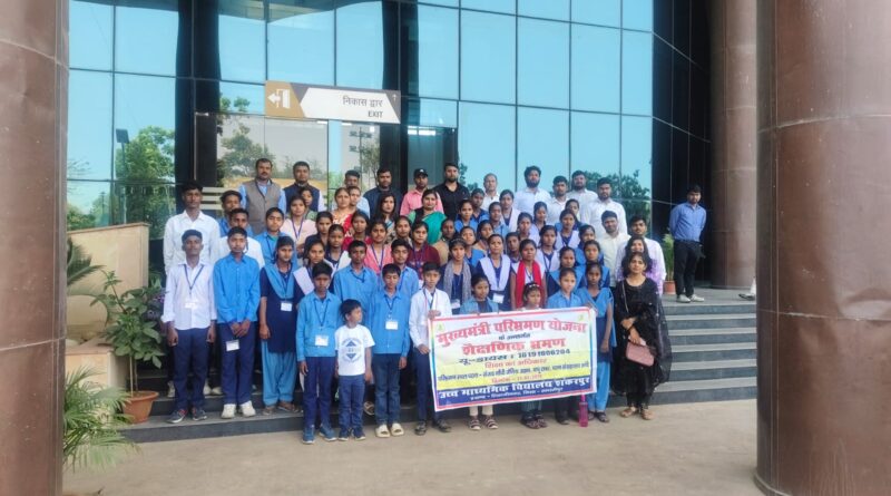 मुख्यमंत्री परिभ्रमण योजना के अंतर्गत शंकरपुर उच्च माध्यमिक विद्यालय के छात्र-छात्राओं का पटना शैक्षणिक भ्रमण