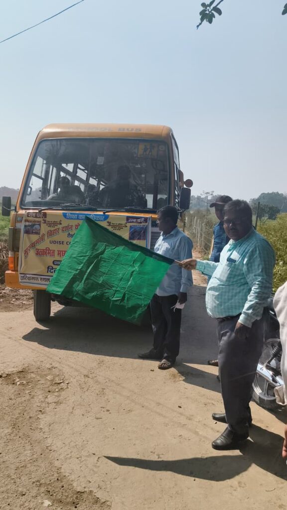 रजौर गंगाराही विद्यालय के छात्र-छात्राओं का मुख्यमंत्री योजना के तहत मधुबनी के ऐतिहासिक स्थलों का भ्रमण रजौर गंगाराही विद्यालय के छात्र-छात्राओं का मुख्यमंत्री योजना के तहत मधुबनी के ऐतिहासिक स्थलों का भ्रमण