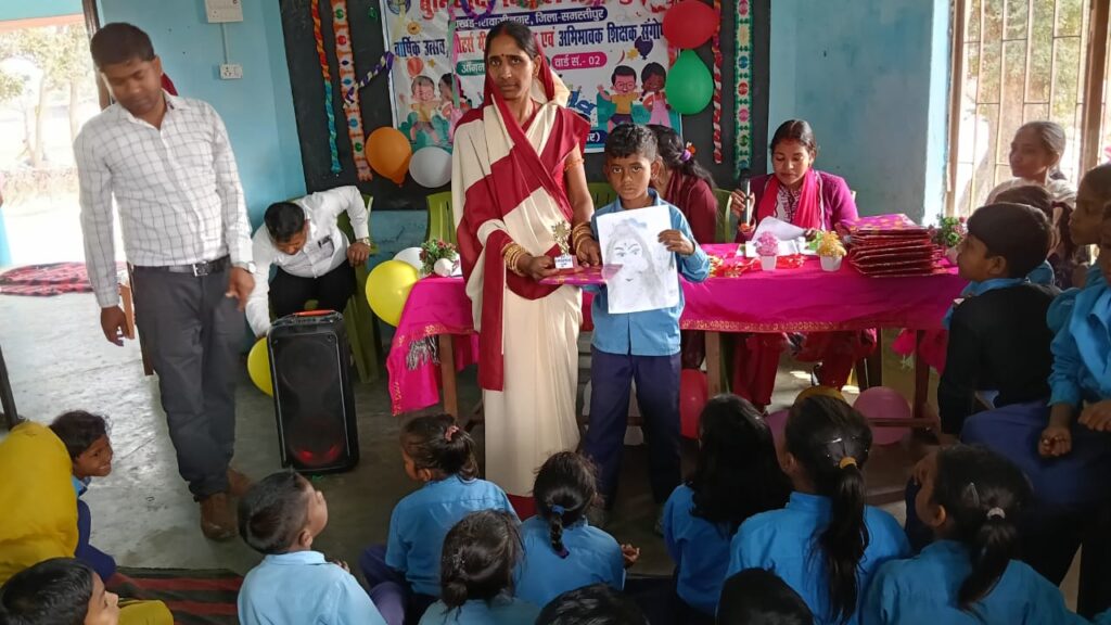 बाल मेले में बच्चों ने दिखाई प्रतिभा, नामांकन को लेकर जागरूकता अभियान