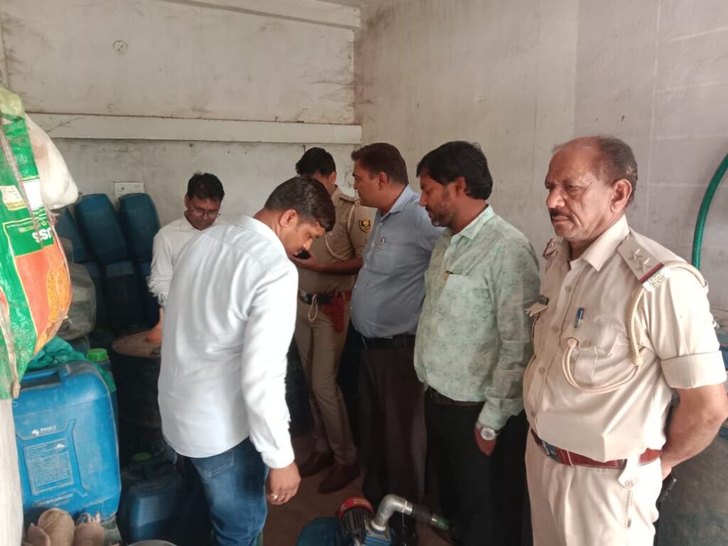 शिवाजीनगर में अवैध पेट्रोल कारोबार का भंडाफोड़: 1100 लीटर पेट्रोल जब्त, दो आरोपी गिरफ्तार