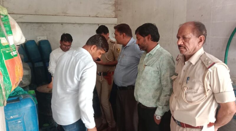 शिवाजीनगर में अवैध पेट्रोल कारोबार का भंडाफोड़: 1100 लीटर पेट्रोल जब्त, दो आरोपी गिरफ्तार