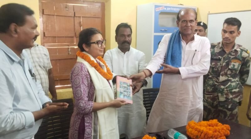 स्थानीय सांसद सांभवी चौधरी डॉ. कलाम फाउंडेशन फॉर रूरल डेवलपमेंट सह पब्लिक लाइब्रेरी में आगमन