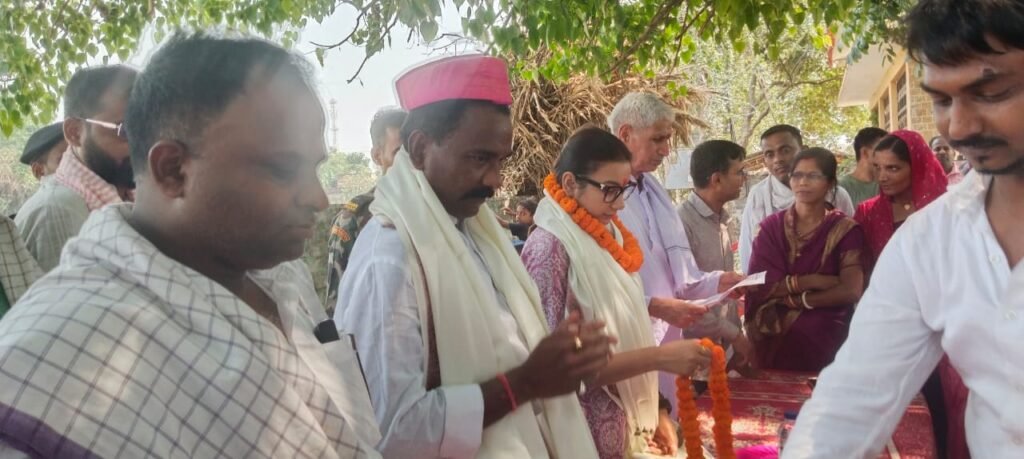 स्थानीय सांसद सांभवी चौधरी डॉ. कलाम फाउंडेशन फॉर रूरल डेवलपमेंट सह पब्लिक लाइब्रेरी में आगमन