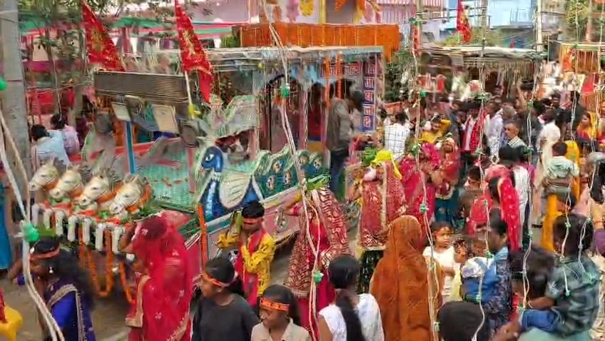 शिवरमा गांव में जय बजरंगवली जी की मूर्ति स्थापना व प्राण प्रतिष्ठा, 201 कलश यात्रा से गूंजा भक्ति का माहौल शिवरमा गांव में जय बजरंगवली जी की मूर्ति स्थापना व प्राण प्रतिष्ठा, 201 कलश यात्रा से गूंजा भक्ति का माहौल