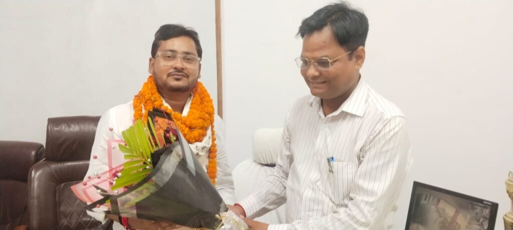 शिवाजीनगर को मिले नए बीडीओ: वीरेन्द्र कुमार सिंह ने संभाला प्रभार, विकास योजनाओं की समीक्षा कर दिए पारदर्शी व समयबद्ध कार्य के निर्देश