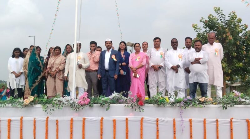 स्वतंत्रता दिवस पर प्रखंड क्षेत्र में शान से लहराया तिरंगा, सरकारी-गैर सरकारी संस्थानों में हुआ ध्वजारोहण