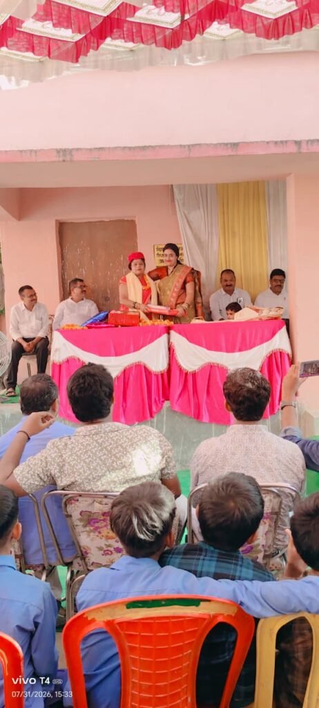 शिवाजीनगर में विदाई सह सम्मान समारोह का आयोजन, सेवानिवृत्त शिक्षिका पूनम कुमारी समेत स्थानांतरित शिक्षकों को दी गई भावभीनी विदाई