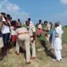 करेह नदी किनारे बोरज मोइन से मिला अज्ञात युवक का शव, पहचान में जुटी पुलिस