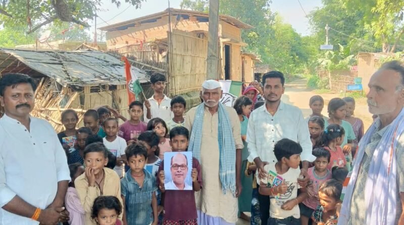 महादलित टोल में बच्चों के बीच मनाया गया कांग्रेस प्रदेश अध्यक्ष राजेश राम का जन्मदिन